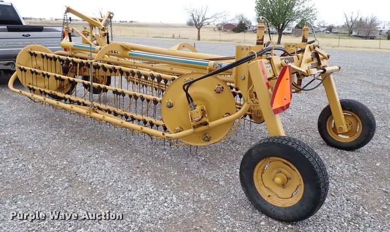 image for item JO9569 Vermeer R23A  hay rake