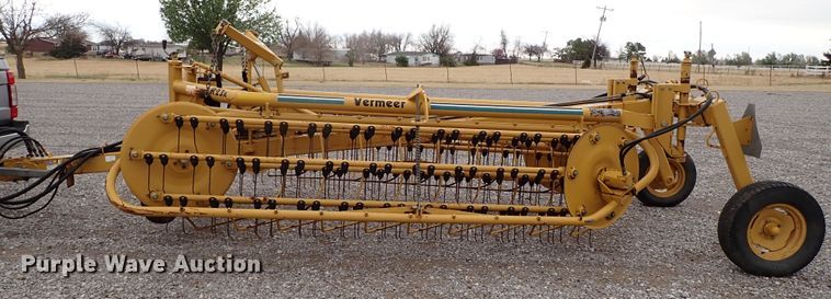image for item JO9569 Vermeer R23A  hay rake