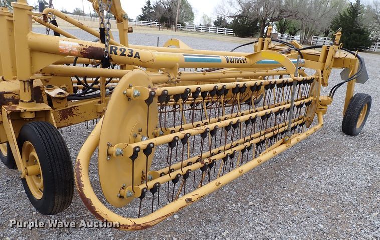 image for item JO9569 Vermeer R23A  hay rake