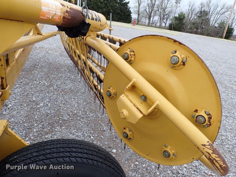image for item JO9569 Vermeer R23A  hay rake