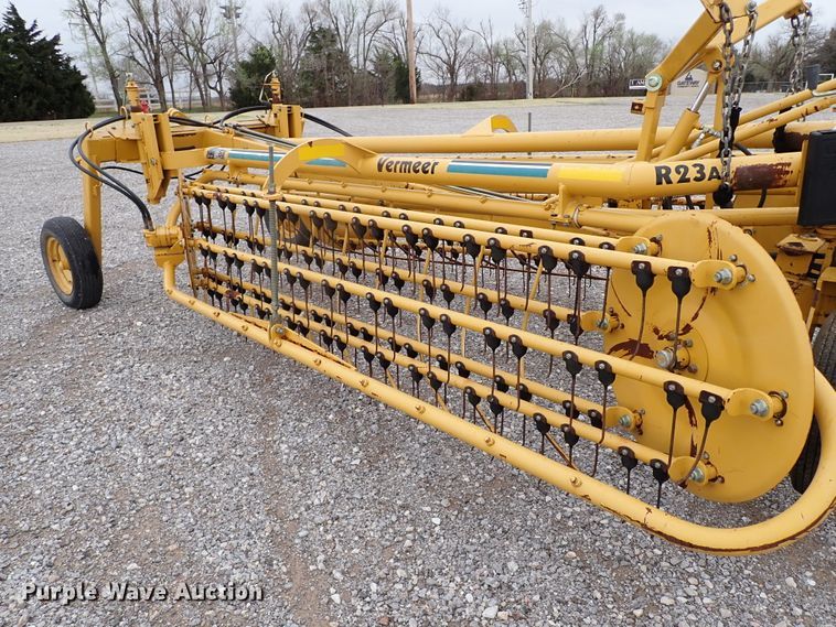 image for item JO9569 Vermeer R23A  hay rake