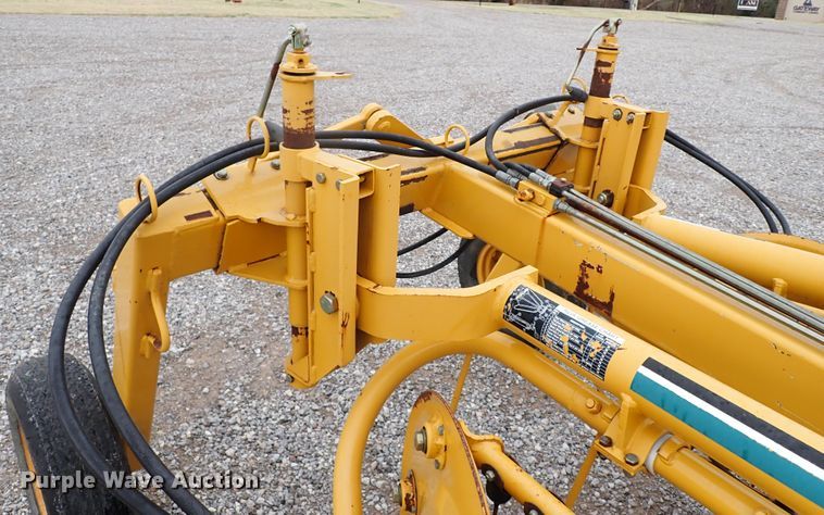 image for item JO9569 Vermeer R23A  hay rake