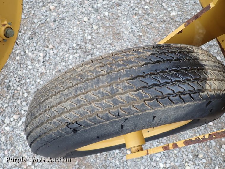 image for item JO9569 Vermeer R23A  hay rake