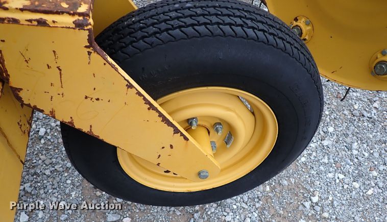 image for item JO9569 Vermeer R23A  hay rake