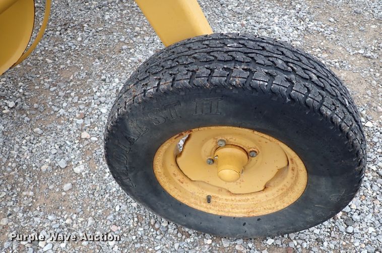 image for item JO9569 Vermeer R23A  hay rake