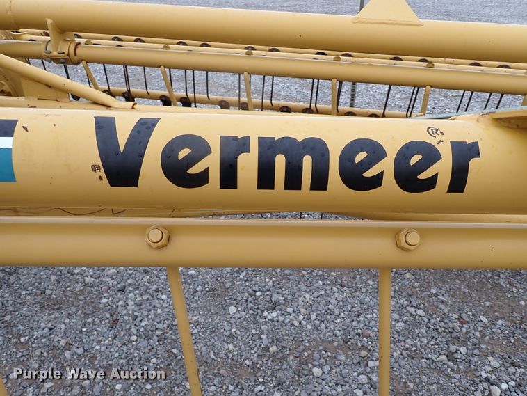 image for item JO9569 Vermeer R23A  hay rake