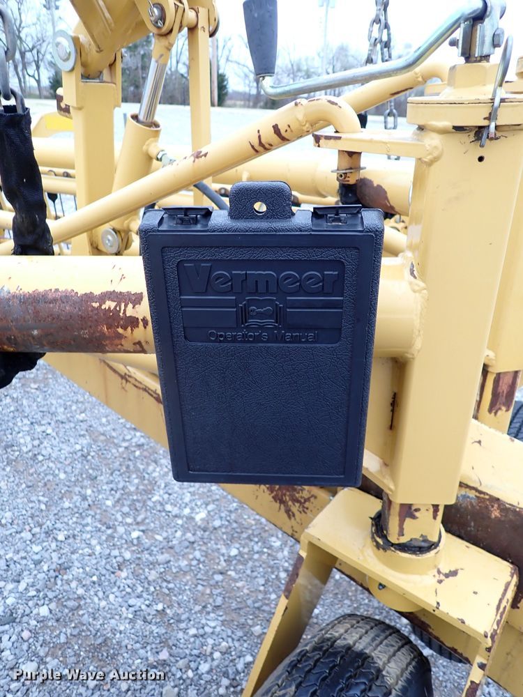 image for item JO9569 Vermeer R23A  hay rake