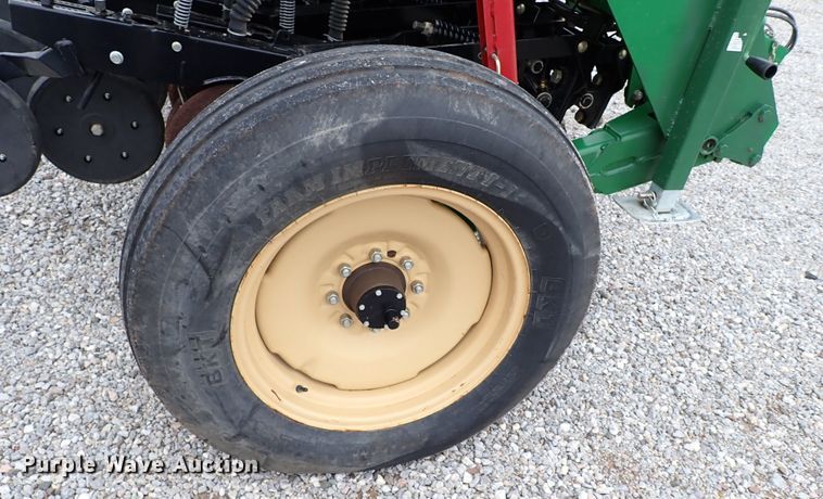 image for item JO9570 Great Plains 1006NT  no-till grain drill