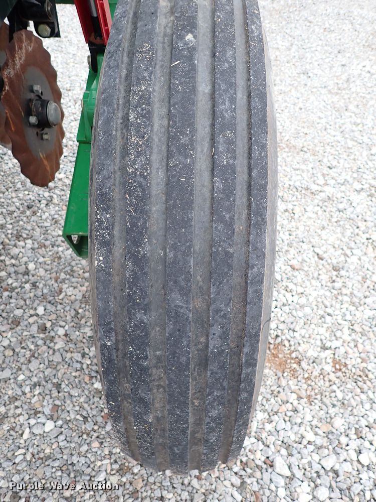 image for item JO9570 Great Plains 1006NT  no-till grain drill