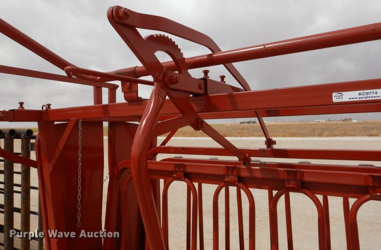 image for item KC9774 Livestock squeeze chute