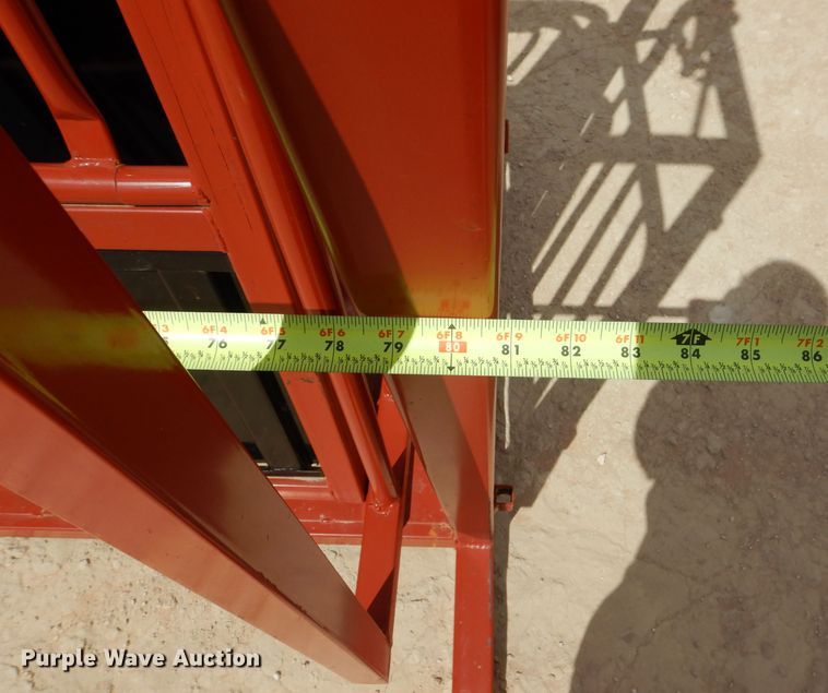 image for item KC9774 Livestock squeeze chute