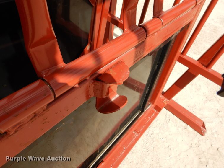 image for item KC9774 Livestock squeeze chute