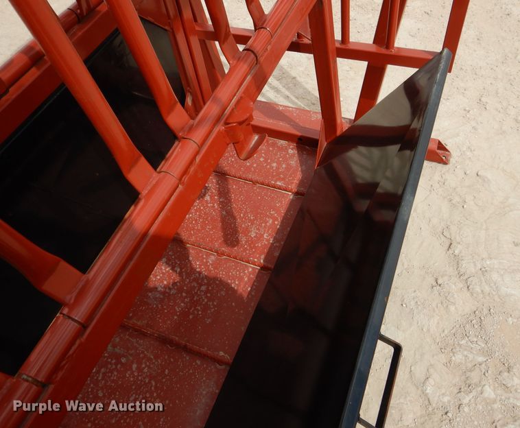 image for item KC9774 Livestock squeeze chute