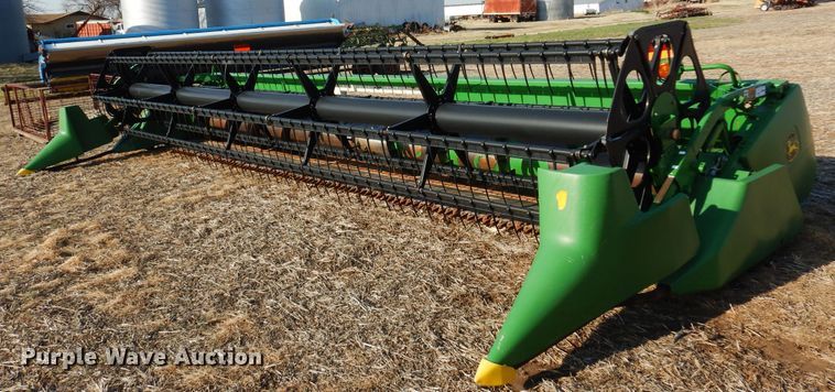 image for item KJ9600 2002 John Deere 925F  flex head