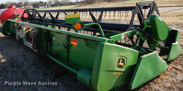 image for item KJ9600 2002 John Deere 925F  flex head