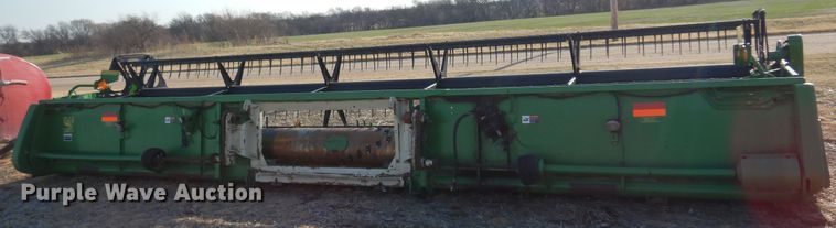 image for item KJ9600 2002 John Deere 925F  flex head