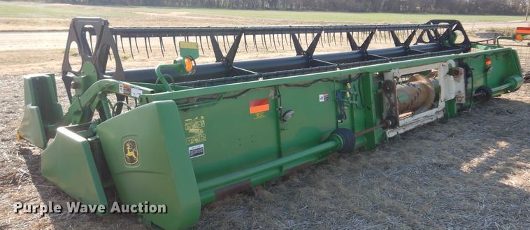 image for item KJ9600 2002 John Deere 925F  flex head