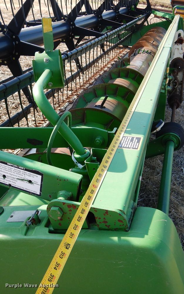 image for item KJ9600 2002 John Deere 925F  flex head