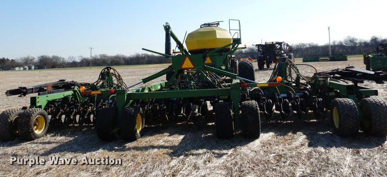 image for item KJ9606 John Deere 1860  air seeder