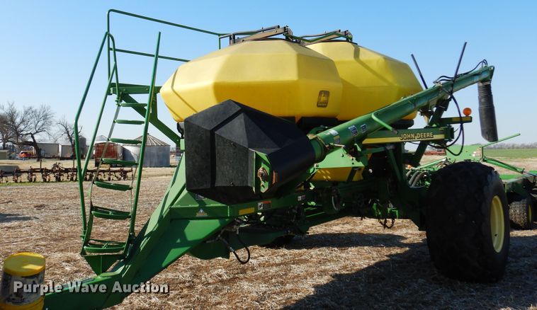 image for item KJ9606 John Deere 1860  air seeder