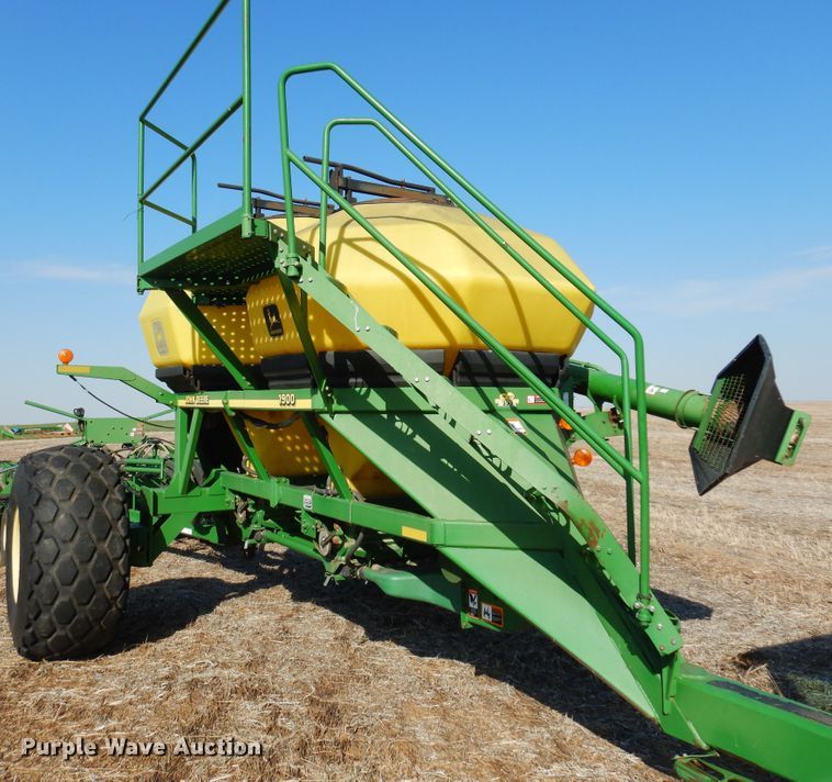 image for item KJ9606 John Deere 1860  air seeder