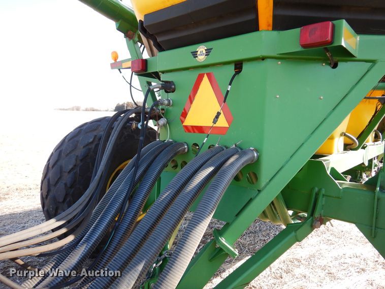 image for item KJ9606 John Deere 1860  air seeder