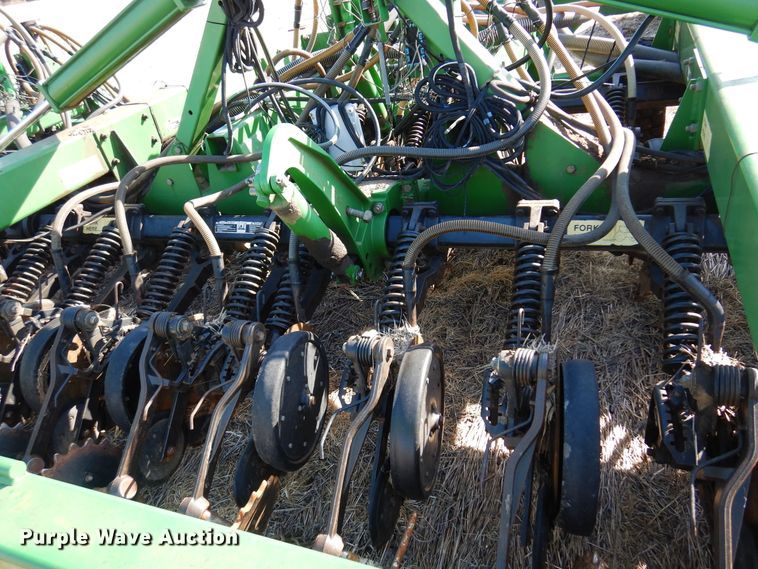 image for item KJ9606 John Deere 1860  air seeder