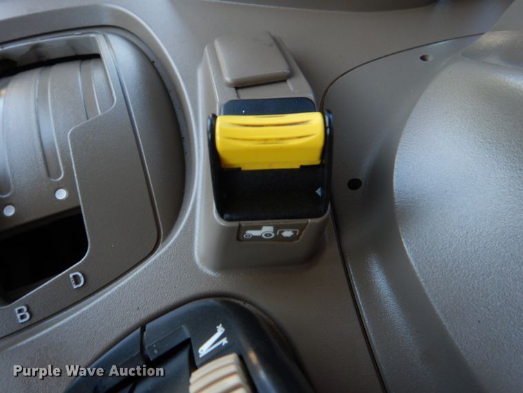 image for item KP9235 2013 John Deere 7200R  MFWD tractor