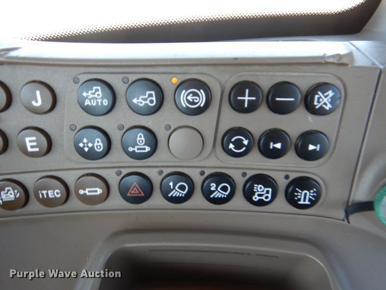 image for item KP9235 2013 John Deere 7200R  MFWD tractor