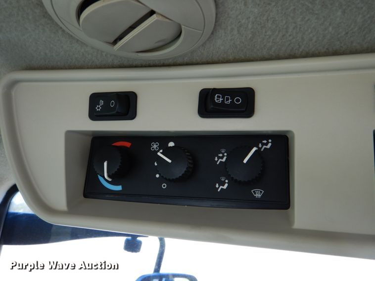 image for item KP9235 2013 John Deere 7200R  MFWD tractor