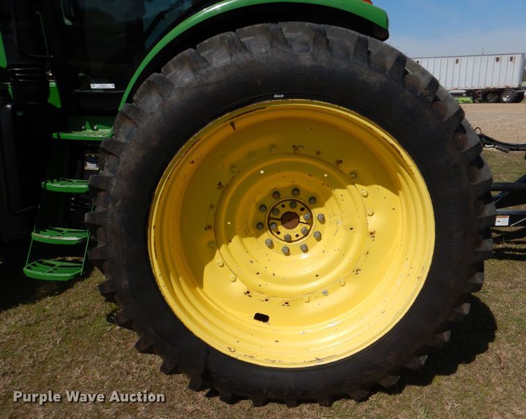 image for item KP9235 2013 John Deere 7200R  MFWD tractor