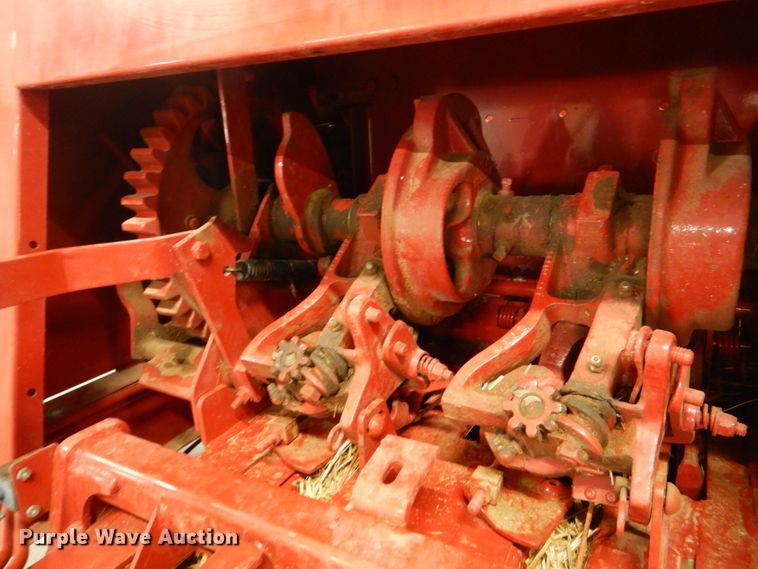 image for item KP9248 2010 New Holland BC5070  small square baler