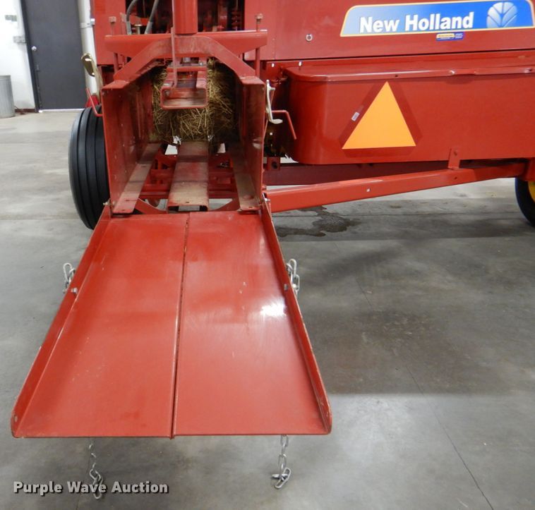 image for item KP9248 2010 New Holland BC5070  small square baler