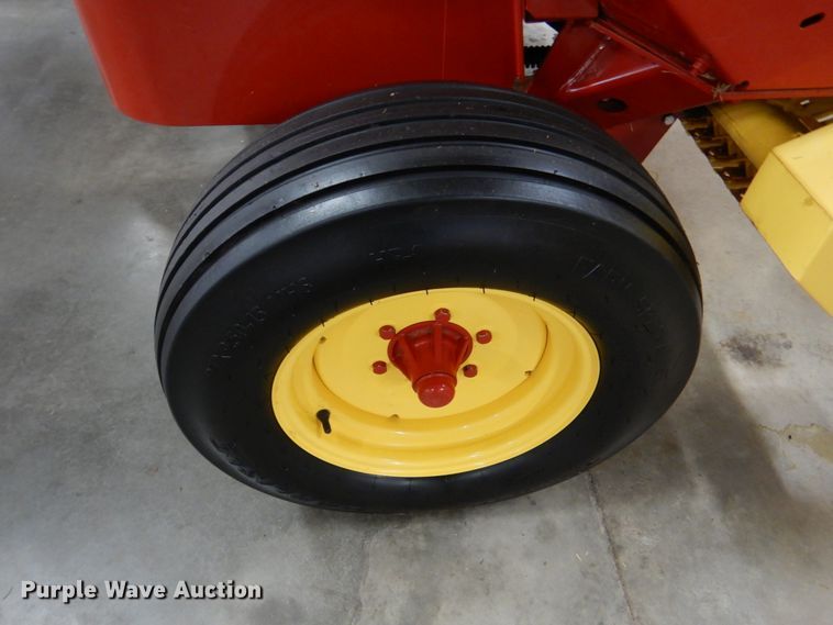 image for item KP9248 2010 New Holland BC5070  small square baler