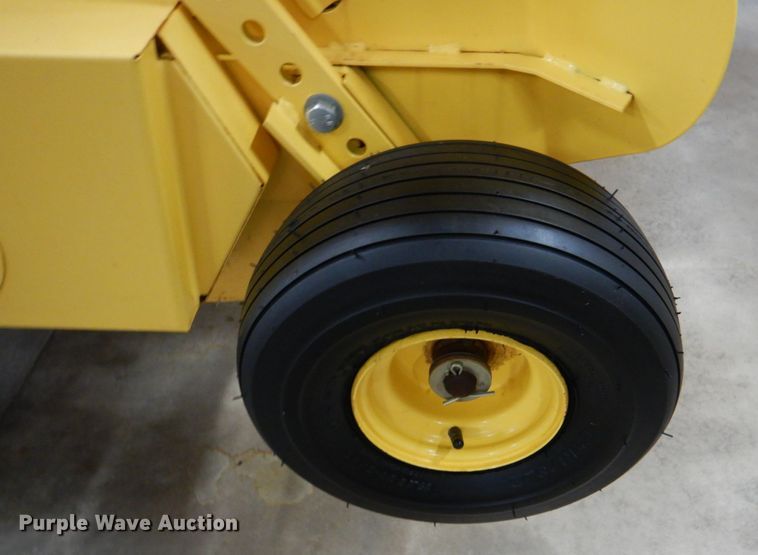 image for item KP9248 2010 New Holland BC5070  small square baler