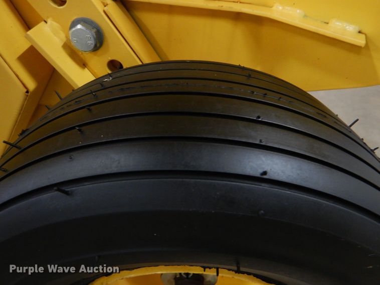 image for item KP9248 2010 New Holland BC5070  small square baler