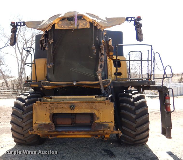 image for item LJ9854 2015 New Holland CR7.90  combine