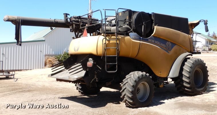 image for item LJ9854 2015 New Holland CR7.90  combine