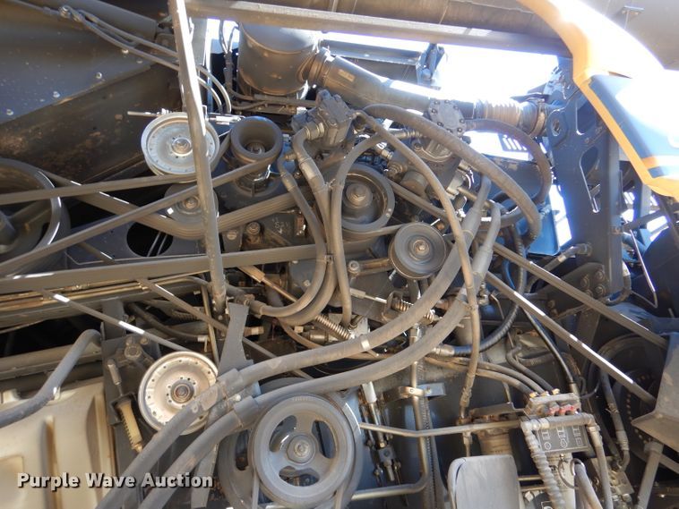 image for item LJ9854 2015 New Holland CR7.90  combine