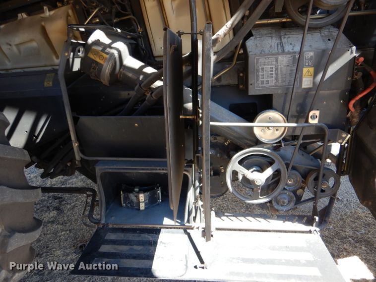 image for item LJ9854 2015 New Holland CR7.90  combine