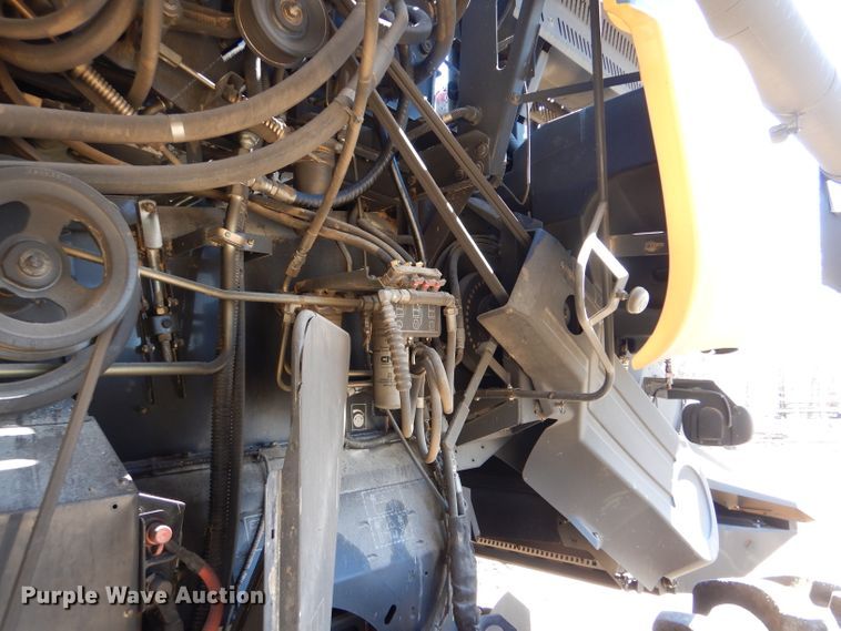 image for item LJ9854 2015 New Holland CR7.90  combine