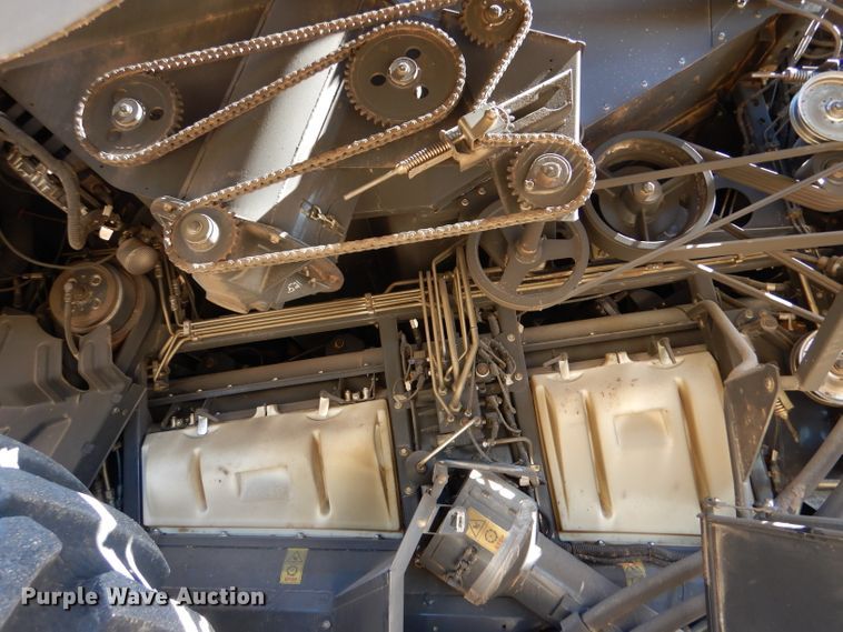 image for item LJ9854 2015 New Holland CR7.90  combine