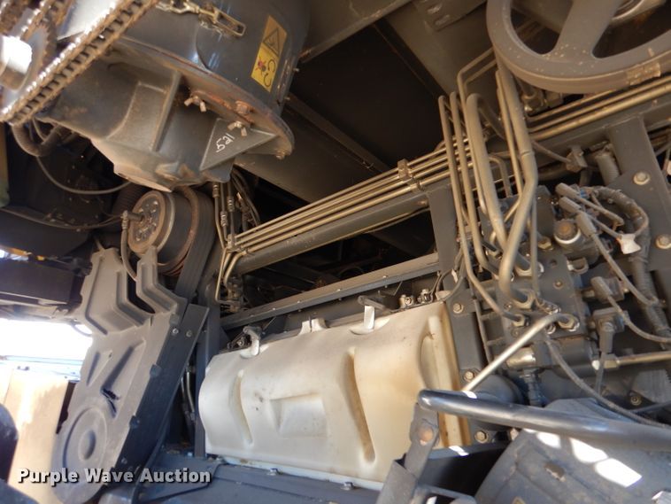 image for item LJ9854 2015 New Holland CR7.90  combine