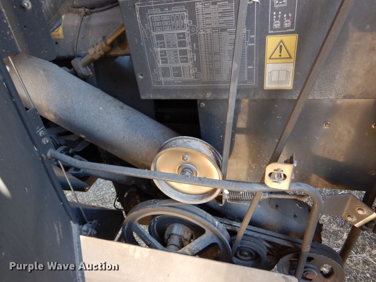 image for item LJ9854 2015 New Holland CR7.90  combine