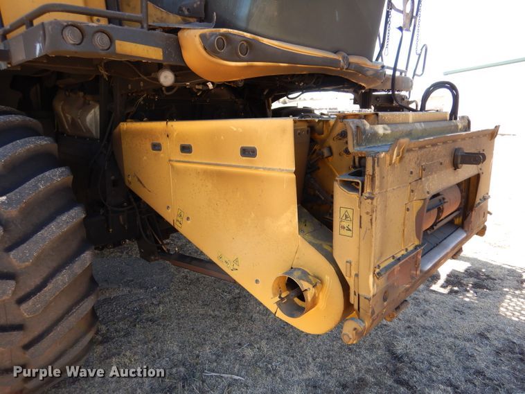 image for item LJ9854 2015 New Holland CR7.90  combine