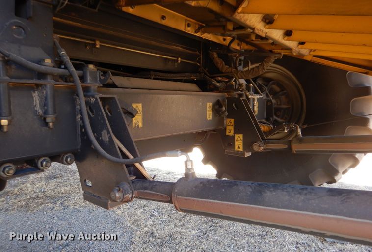 image for item LJ9854 2015 New Holland CR7.90  combine