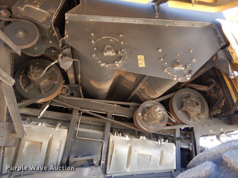 image for item LJ9854 2015 New Holland CR7.90  combine