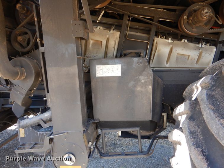 image for item LJ9854 2015 New Holland CR7.90  combine