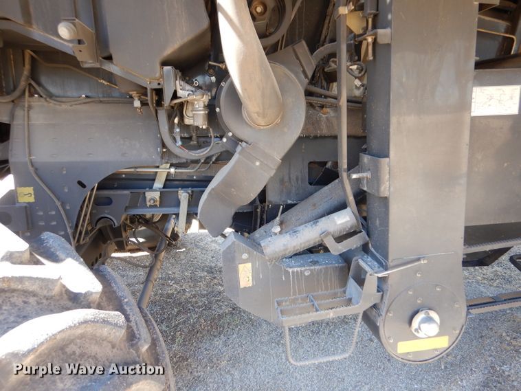 image for item LJ9854 2015 New Holland CR7.90  combine