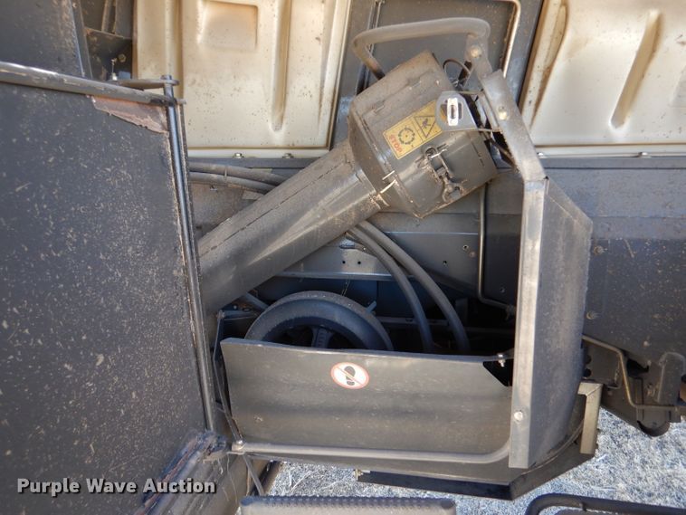 image for item LJ9854 2015 New Holland CR7.90  combine